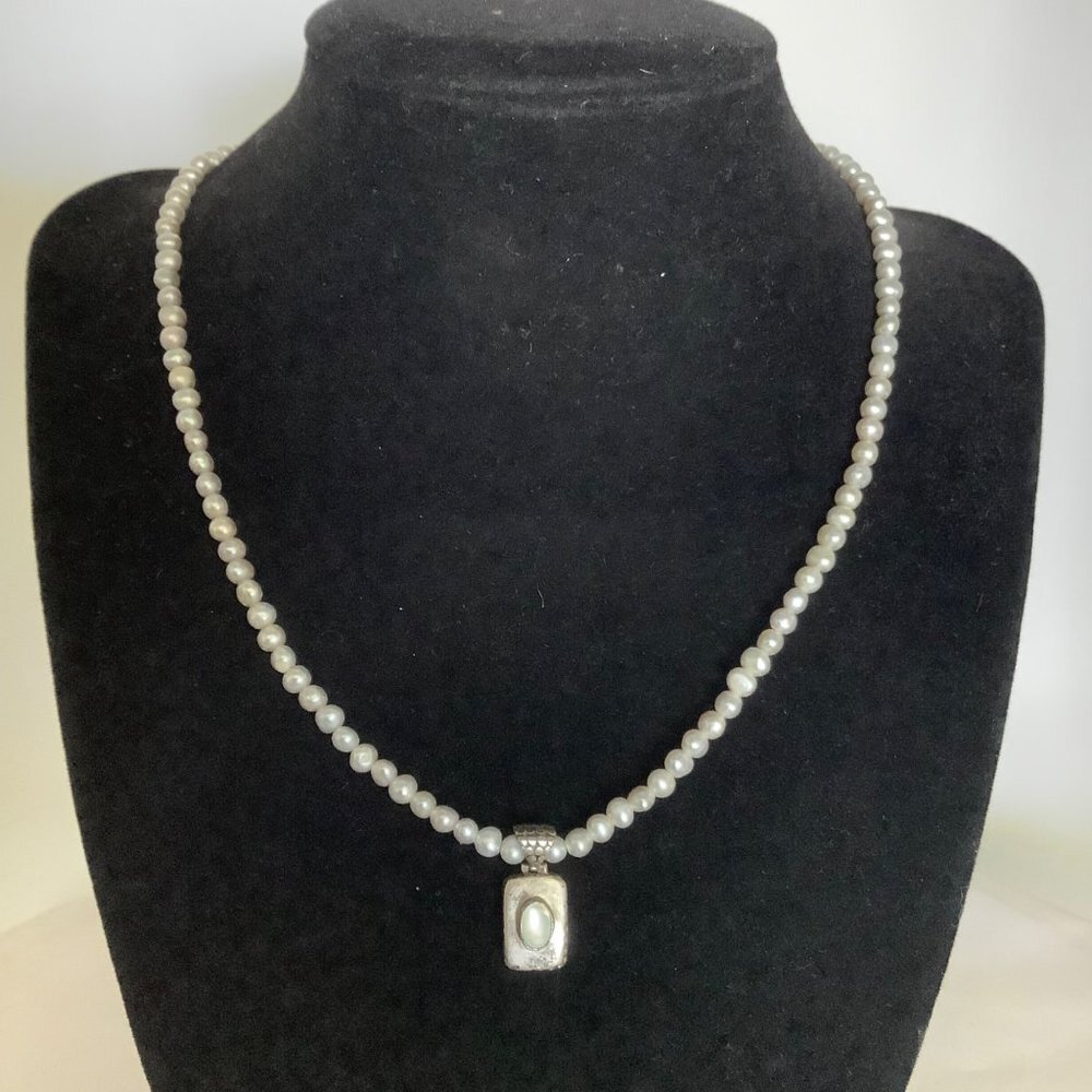 Baroni Designs Powder Rose Single‎ Strand Pearl Oval Stone Pendant Necklace 7"